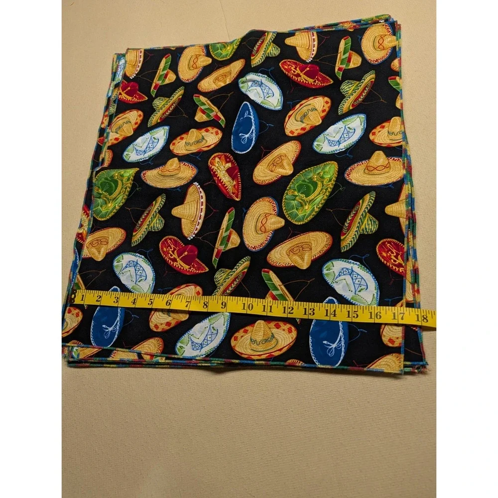 Tablecloth & Napkin Black With Sombreros 42